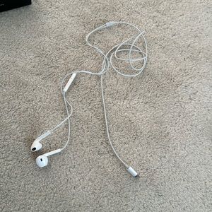 Apple Earbuds with lightening connection